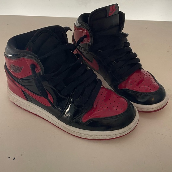 Kids Jordan 1 patent leather Sz 1 - Picture 1 of 3